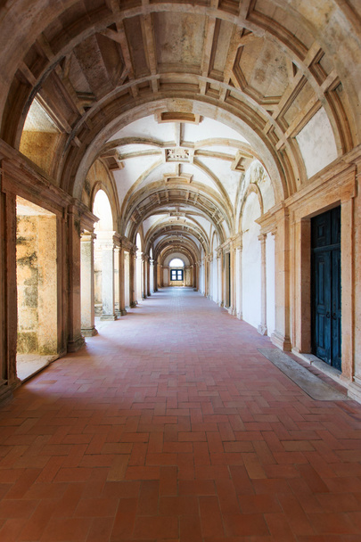 Long portico in the Convent of Christ (Convento de Cristo) in Tomar - 写真・画像