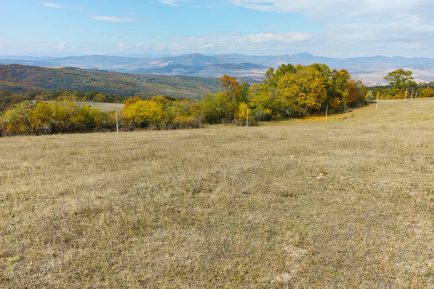 Jesień krajobraz gór Gora Czerna, Pernik regionu - Zdjęcie, obraz