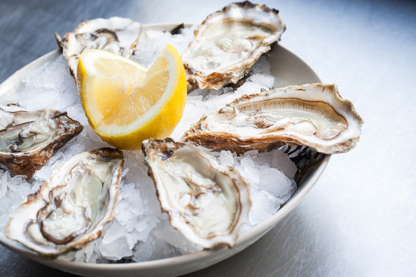 Oysters asserved in a restaurant - Photo, Image