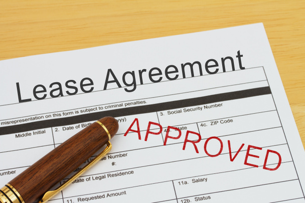 Applying for a Lease Agreement Approved - 写真・画像