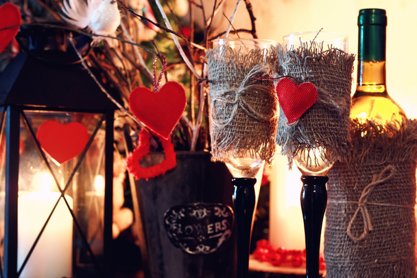 bottiglia di vino bicchiere di candela cuore San Valentino
 - Foto, immagini