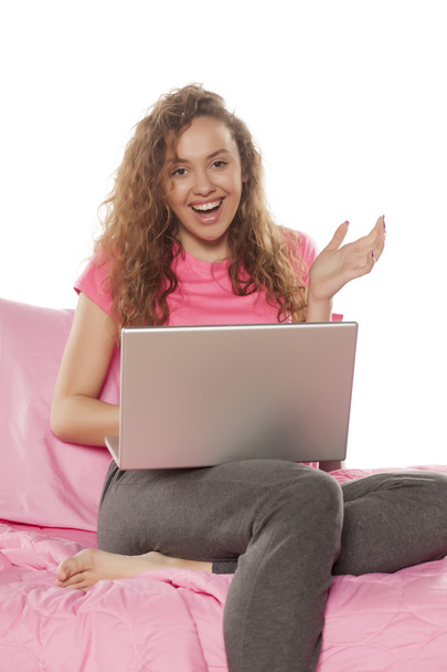 Meisje met een laptop - Foto, afbeelding