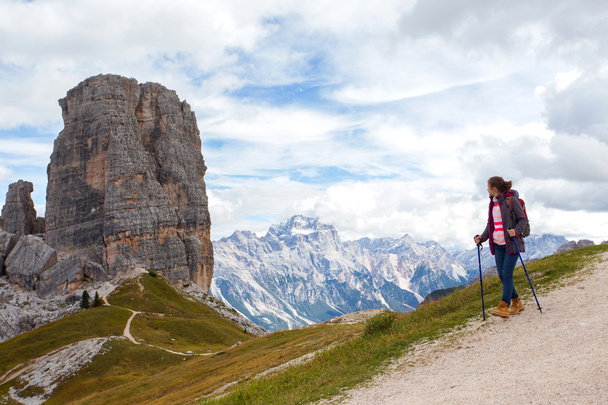 tourist girl at the Dolomites - Φωτογραφία, εικόνα