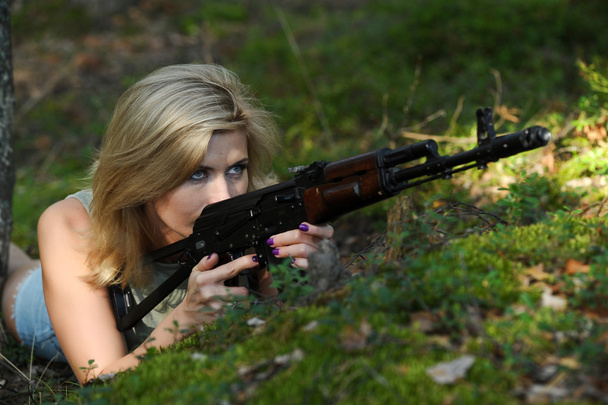 Woman with rifle - Foto, Bild