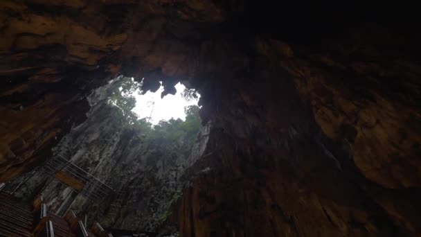 Vue intérieure des grottes de Batu, Malaisie
 - Séquence, vidéo