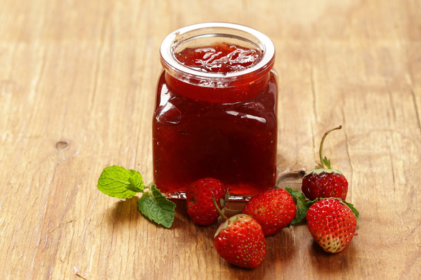 Homemade organic strawberry jam. Healthy natural food - Φωτογραφία, εικόνα