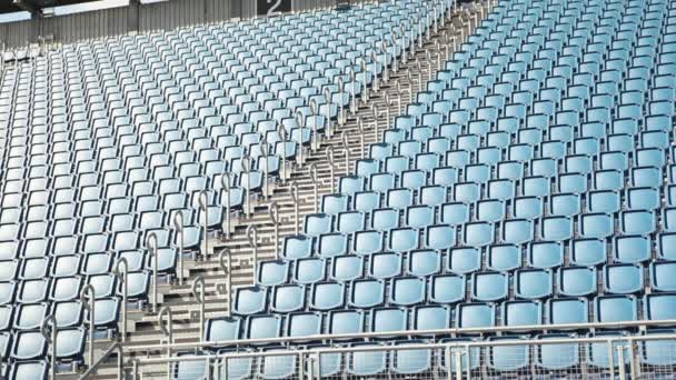 Пустые ряды мест на стадионе
 - Кадры, видео