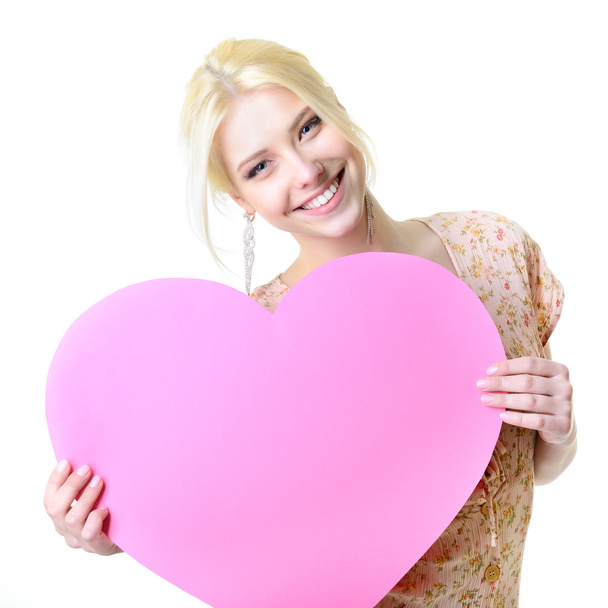 woman holding pink heart - Foto, afbeelding