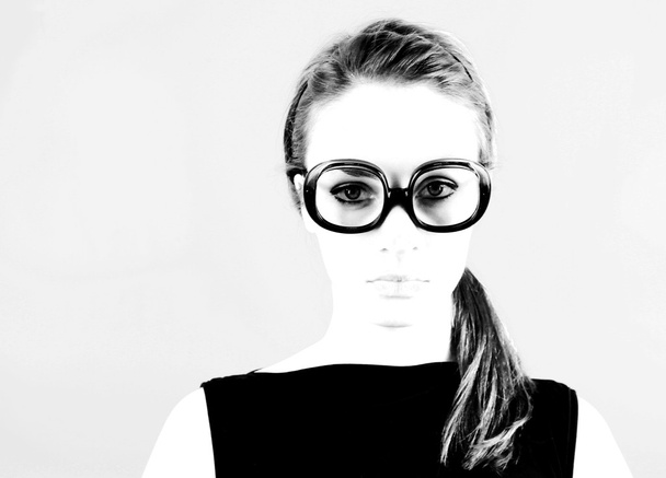 szemüveges nő - Fotó, kép