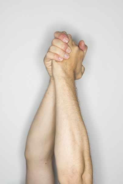 duas mãos caucasianas em um gesto: braços vencedores
 - Foto, Imagem