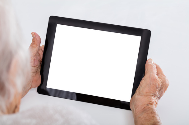 Senior Woman Holding Digital Tablet - Foto, Imagem