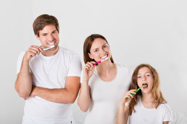 Family Brushing Teeth Together - 写真・画像