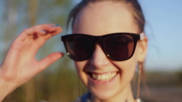 Young, stylish, informal girl smiling at the camera - Filmmaterial, Video