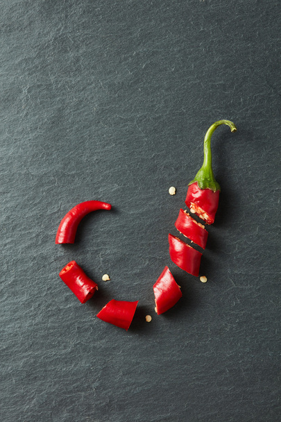 chopped red chilli pepper - Foto, afbeelding