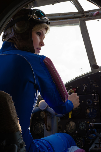 beautiful woman pilot at wheel airplane - Foto, immagini