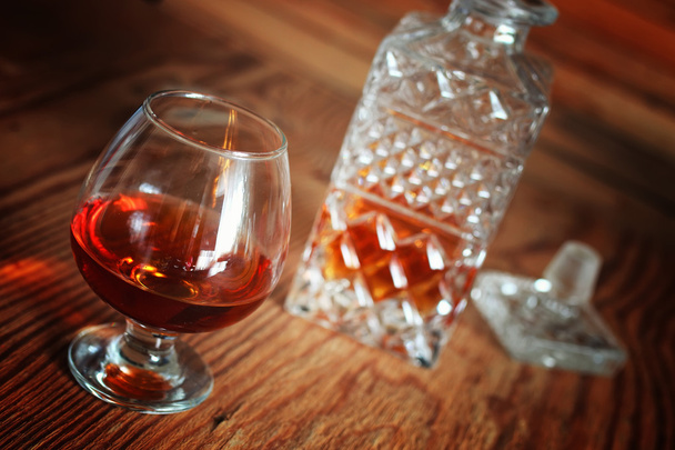 alcohol brandy instellen glas en karaf - Foto, afbeelding