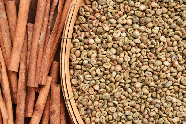 coffee beans with cinnamon sticks  - Valokuva, kuva