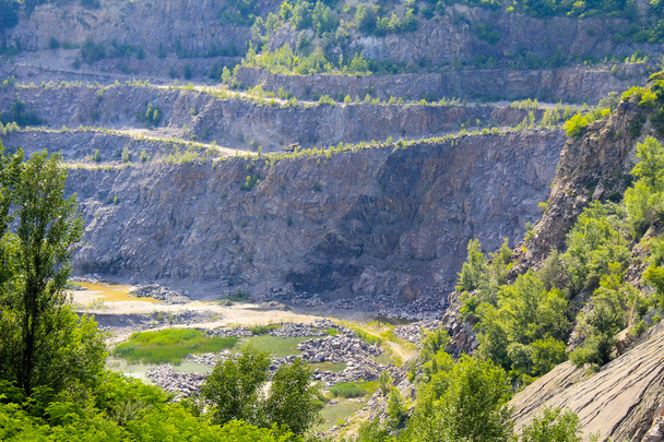 Εξόρυξη ορυκτών πόρων στην λατομείου γρανίτη - Φωτογραφία, εικόνα