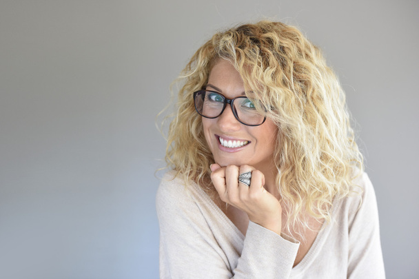 cheerful woman wearing  eyeglasses - Foto, afbeelding
