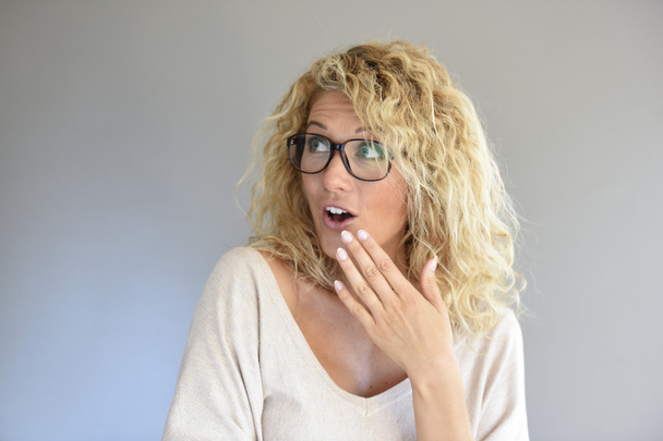 woman with eyeglasses on being expressive - Valokuva, kuva
