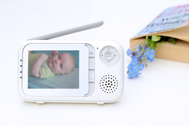 El monitor de cerca del bebé para la seguridad del bebé
 - Foto, Imagen