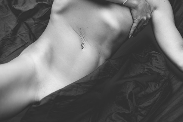 Naked woman under sheet  - Foto, Imagen