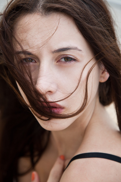 женщина с глубокими пронзительными глазами
 - Фото, изображение