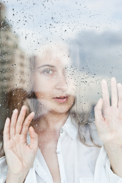 Melancholy reflection of the girl in the window - Valokuva, kuva