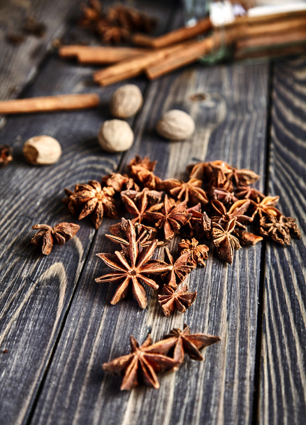 Heap of anise stars on wooden table - Valokuva, kuva