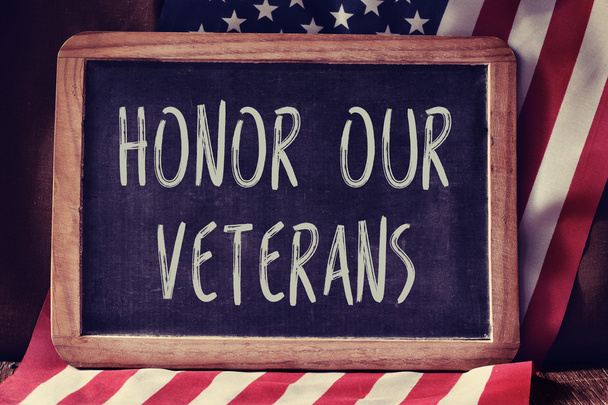 texto honrar nossos veteranos e a bandeira dos EUA
 - Foto, Imagem