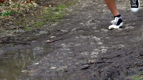 Runner woman jogging through puddles. - Πλάνα, βίντεο