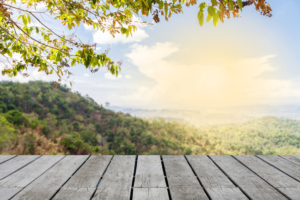 Hegyi-hegyi kilátó gyönyörű táj a háttérben  - Fotó, kép