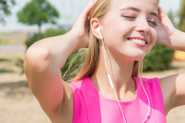 young woman listening music - Photo, Image