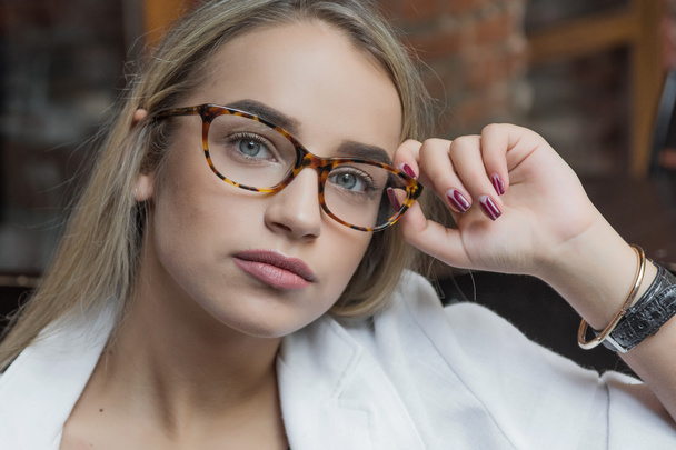 young woman in glasses - Fotografie, Obrázek