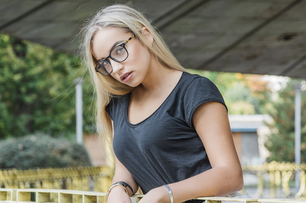 young woman in glasses - Foto, immagini