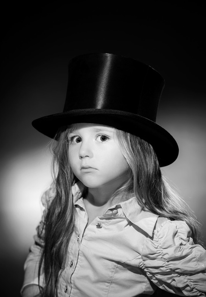 Expressive preschooler girl portrait in harcourt vintage style - Foto, Imagem