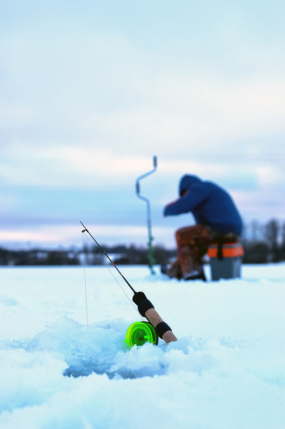 Piccolo ghiaccio invernale canna da pesca
 - Foto, immagini