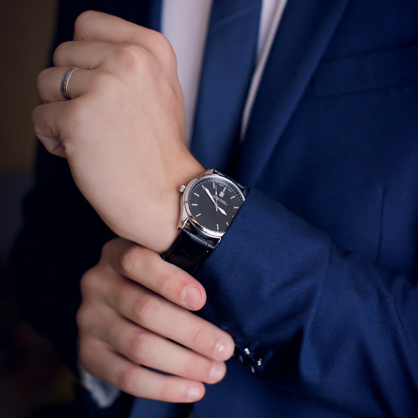 close up of an expensive elegant watch - Foto, Bild