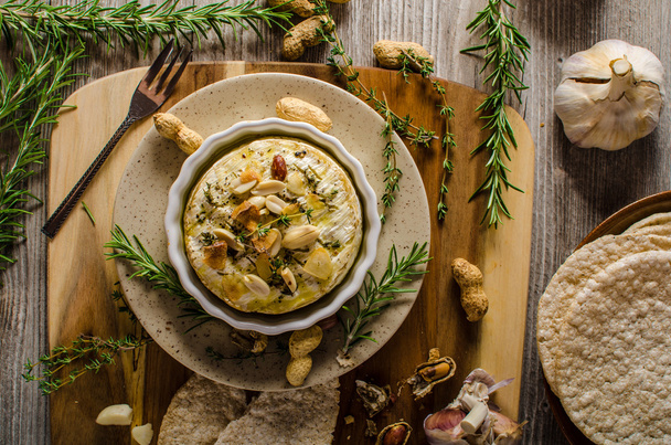 Baked Camembert with nuts - Foto, Bild