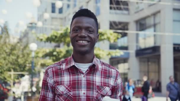 Afro-american man smiles and looks right at camera - Záběry, video
