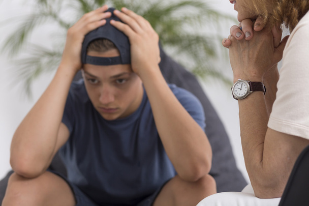 Teenager with depression at psychologist - Фото, изображение