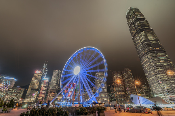 Колесо обозрения в Гонконге в ночное время
 - Фото, изображение