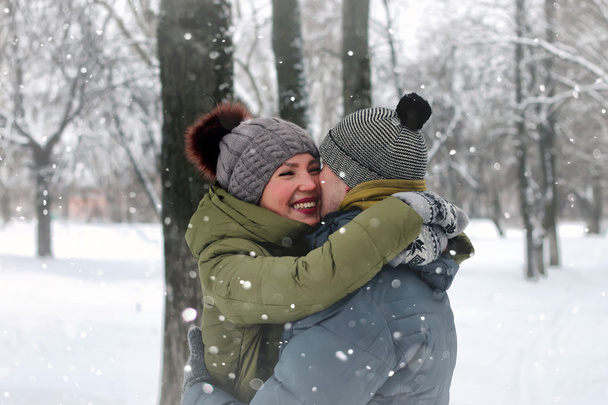famiglia coppia passeggiata inverno neve
 - Foto, immagini