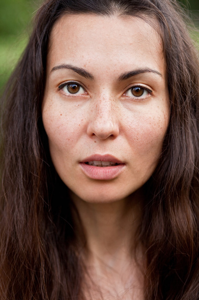 Portret van een mooie brunette - Foto, afbeelding