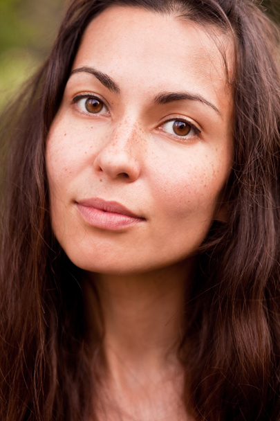 Portret van een mooie brunette - Foto, afbeelding