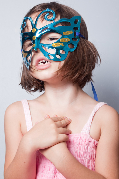 Little girl in carnival mask - 写真・画像