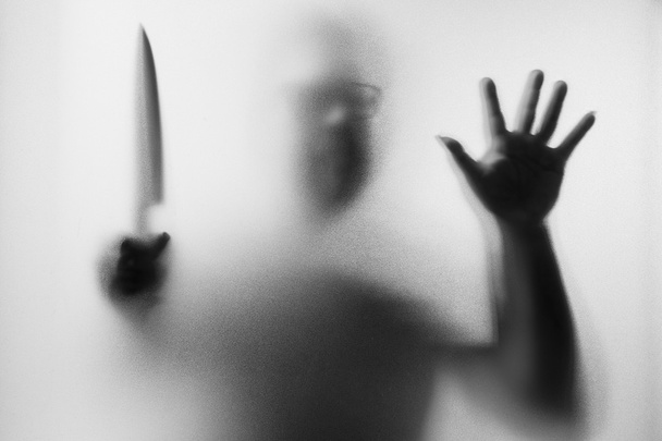 Korku katil. Bir k ile buzlu cam arkasında tehlikeli adam - Fotoğraf, Görsel