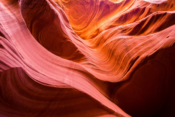 Padrão de onda de pedra do cânion do antílope inferior na página Arizona EUA
 - Foto, Imagem