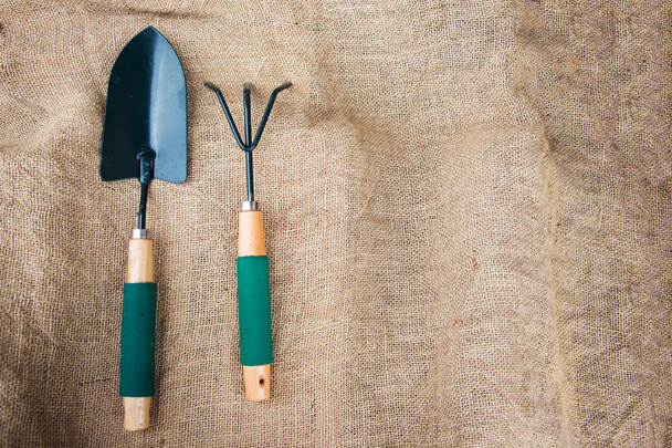 The garden tool a shovel, a rake, sackcloth - Φωτογραφία, εικόνα