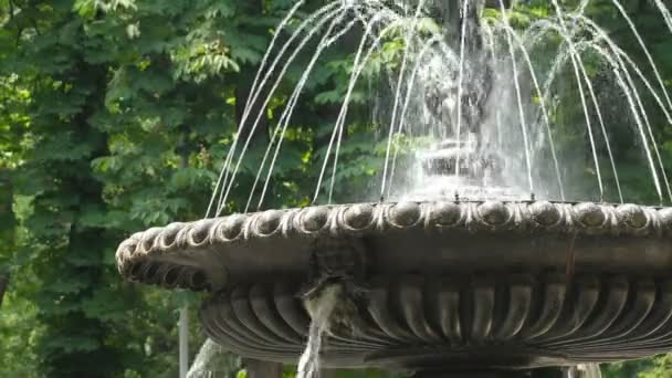 fontány v Mariinském parku v Kyjevě - Záběry, video